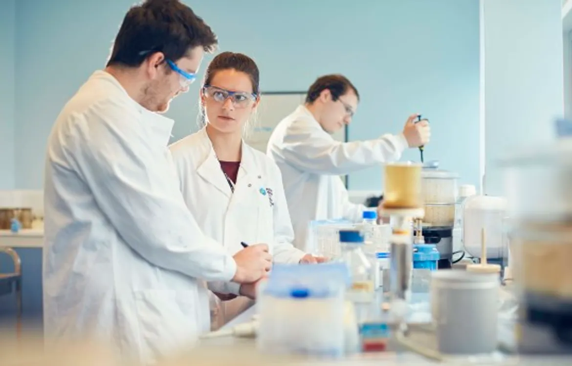 Medicine students in a lab