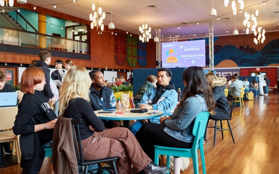 Students sitting at a table in Harbwr Fulton